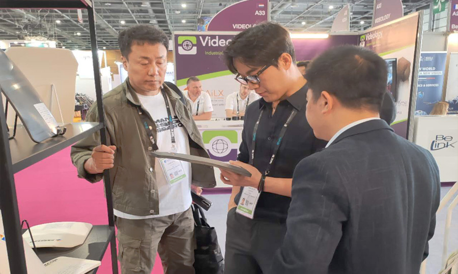 湖南7163银河官方网址携最新防弹产品亮相法国欧洲国际防务展